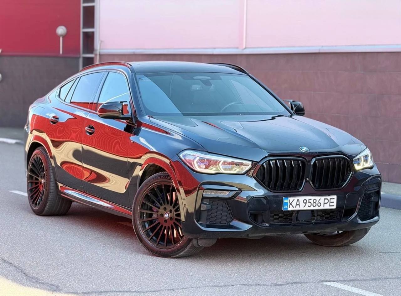 BMW X6 M50i — фото 1