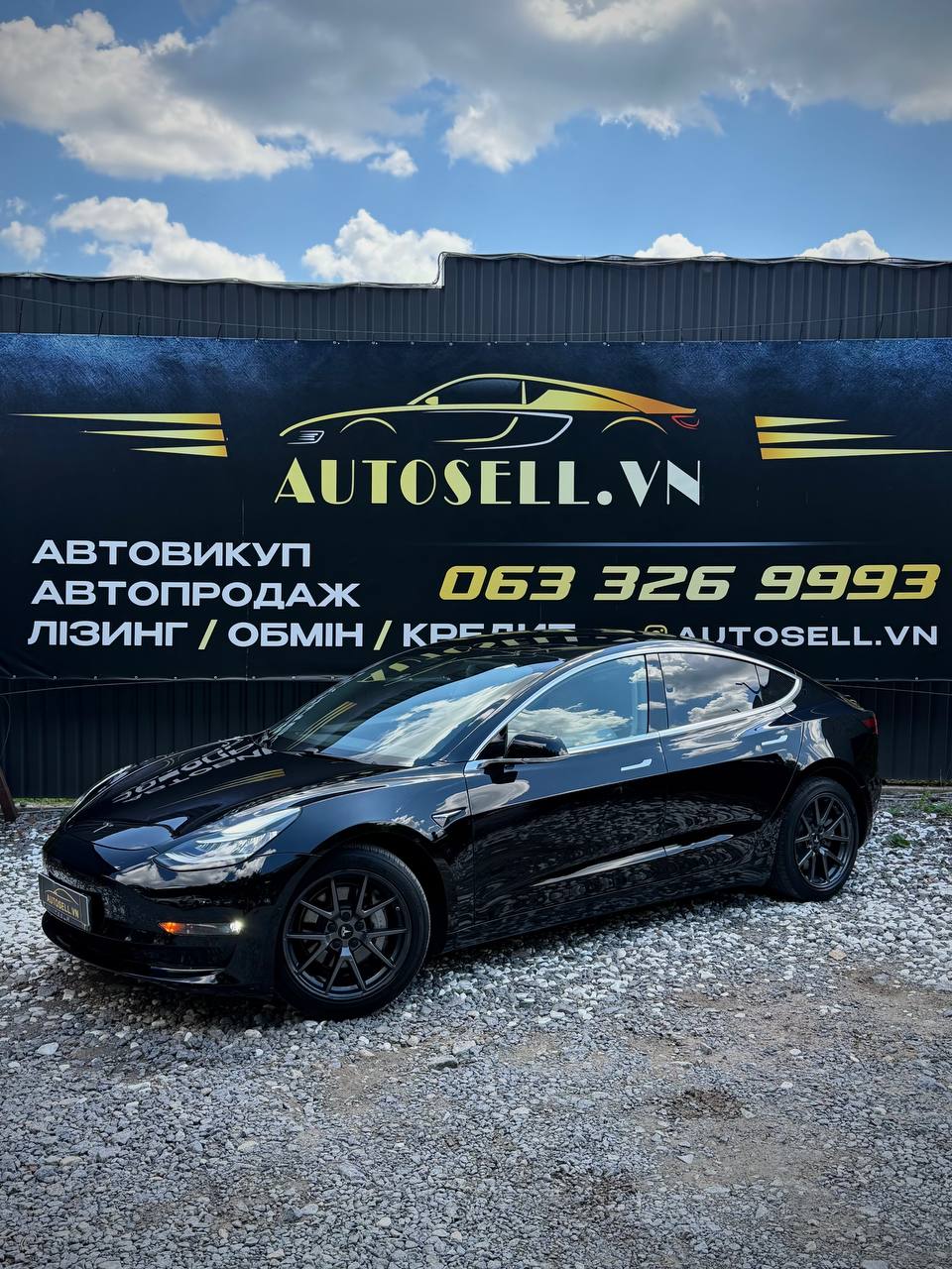 Tesla Model 3 — фото 1