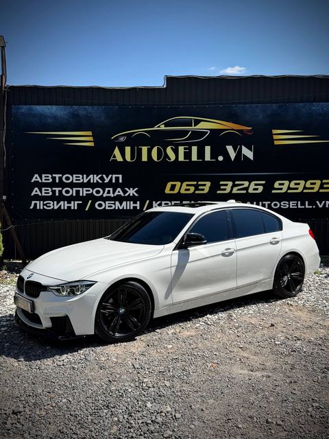 BMW F30 330i — фото 1