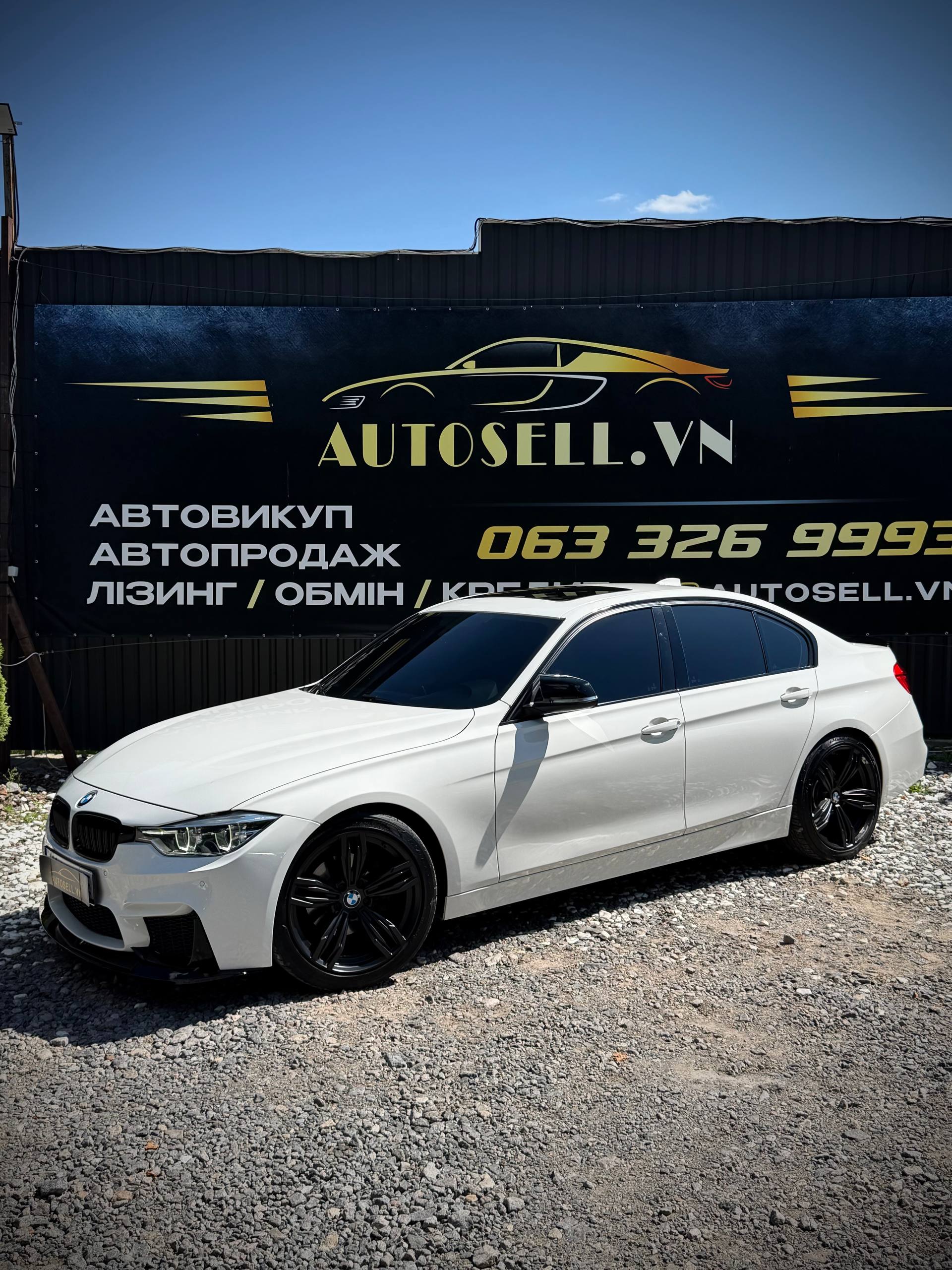 BMW F30 330i — фото 1