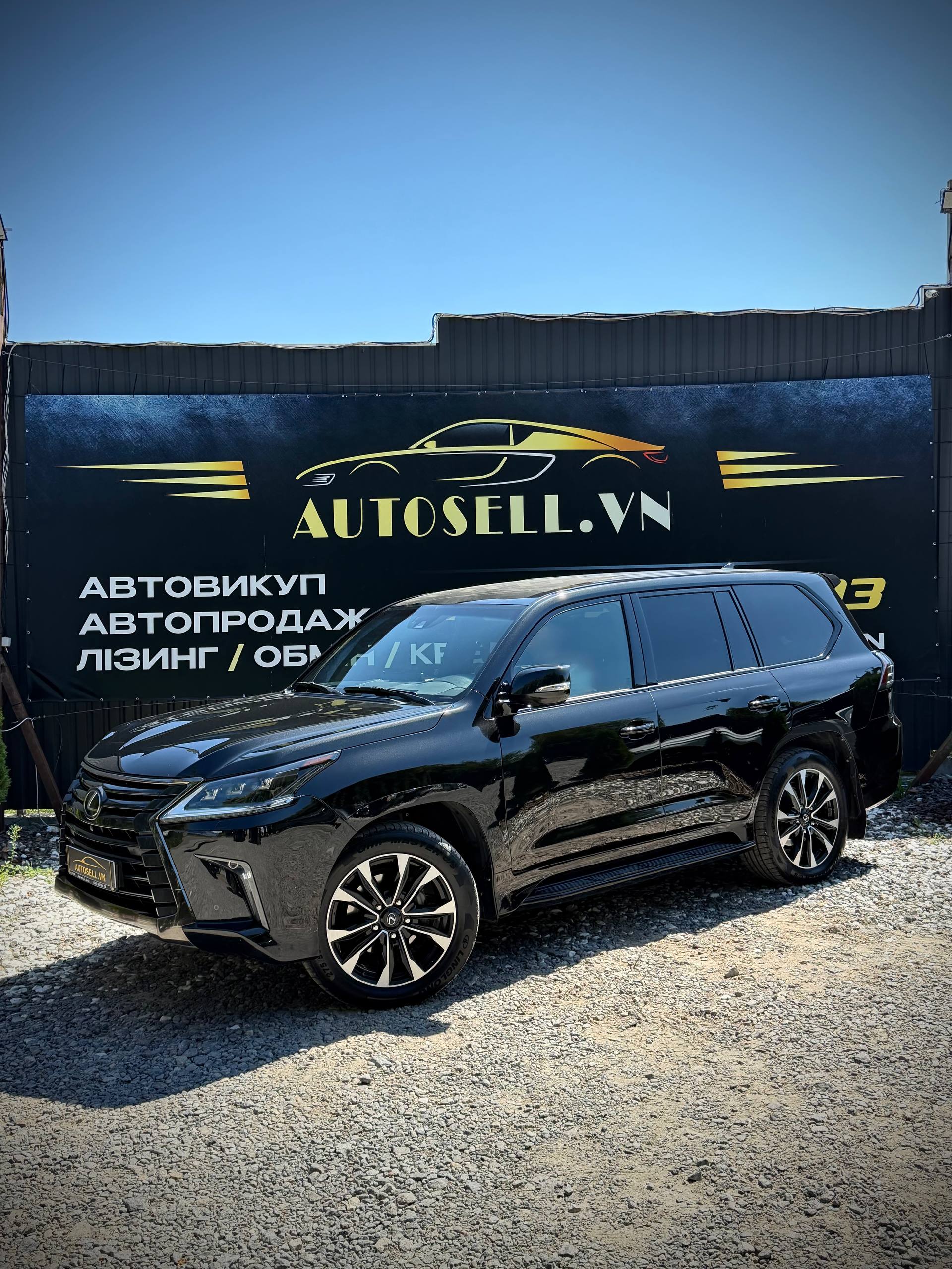 Lexus LX450d — фото 1