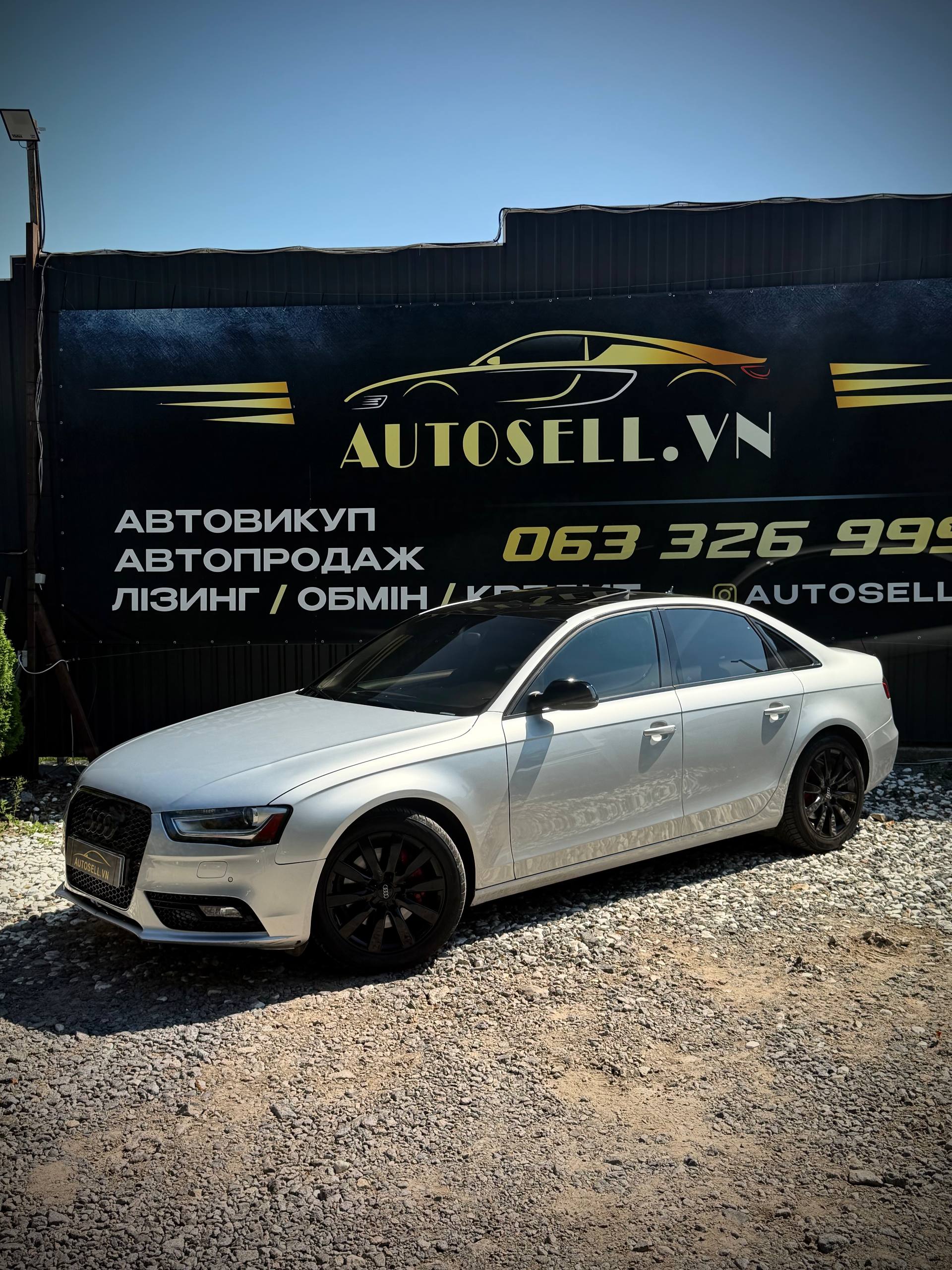 Audi A4 — фото 1