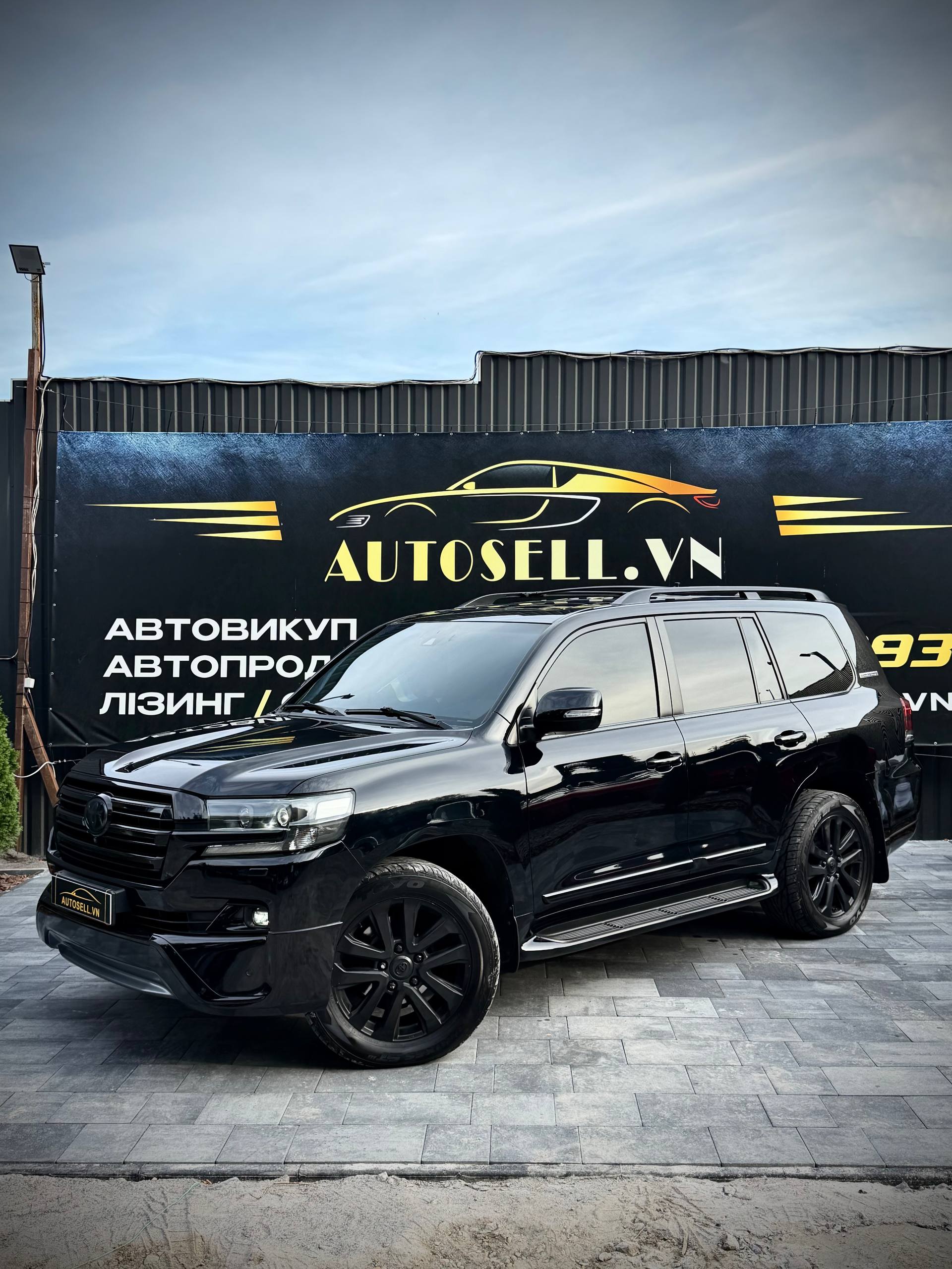 Toyota Land Cruiser 200 — фото 1
