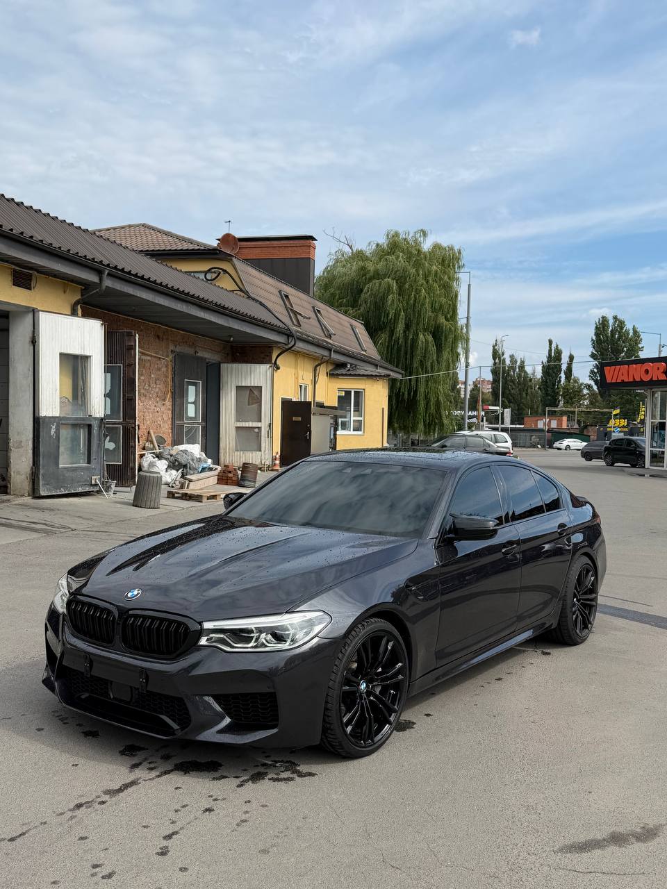 BMW G30 540i — фото 1