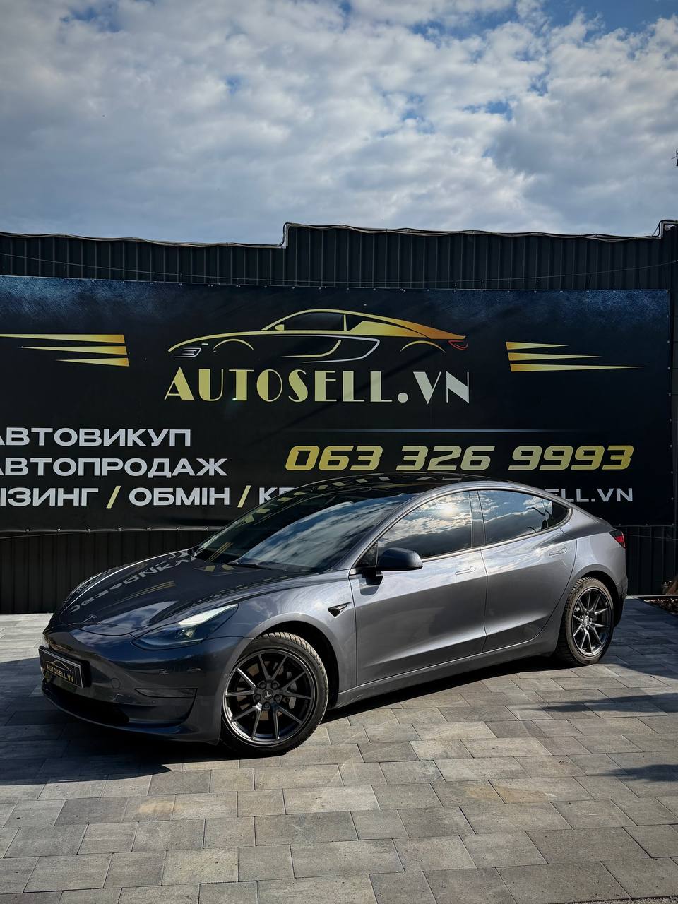 Tesla Model 3 — фото 1