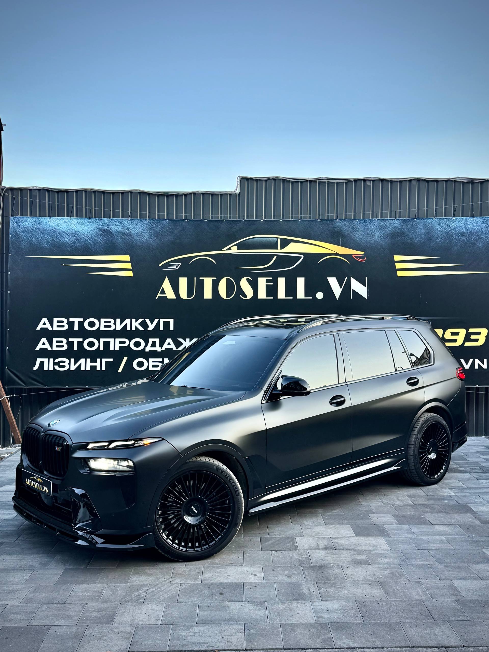 BMW X7M60i — фото 1