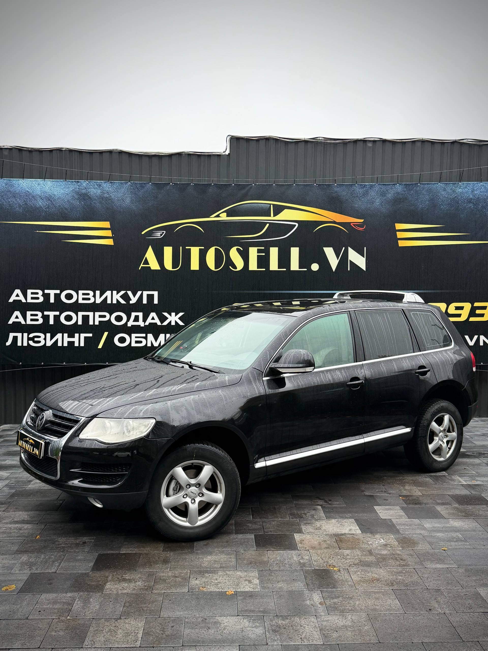 Volkswagen Touareg — фото 1
