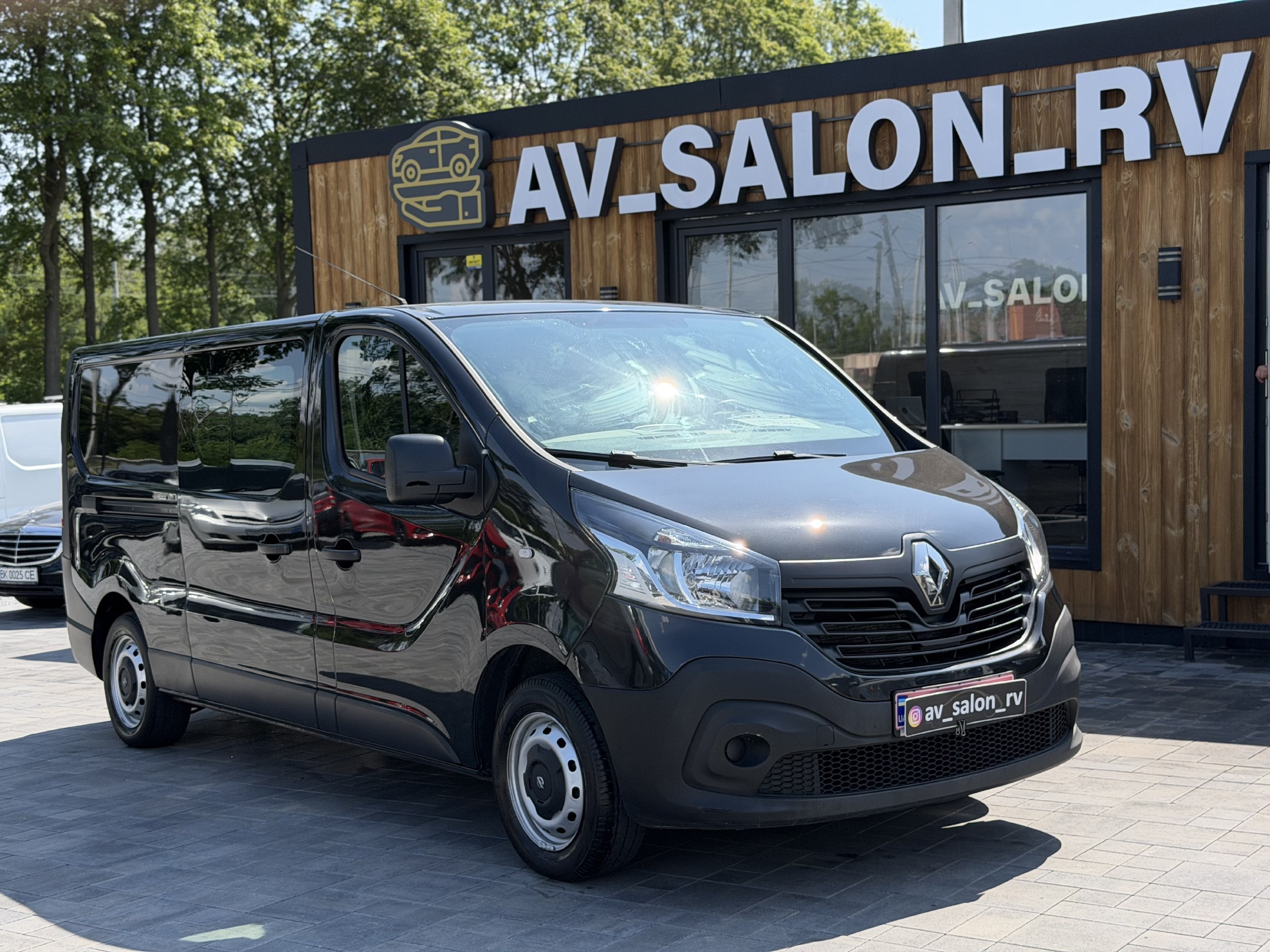Renault Trafic — фото 1