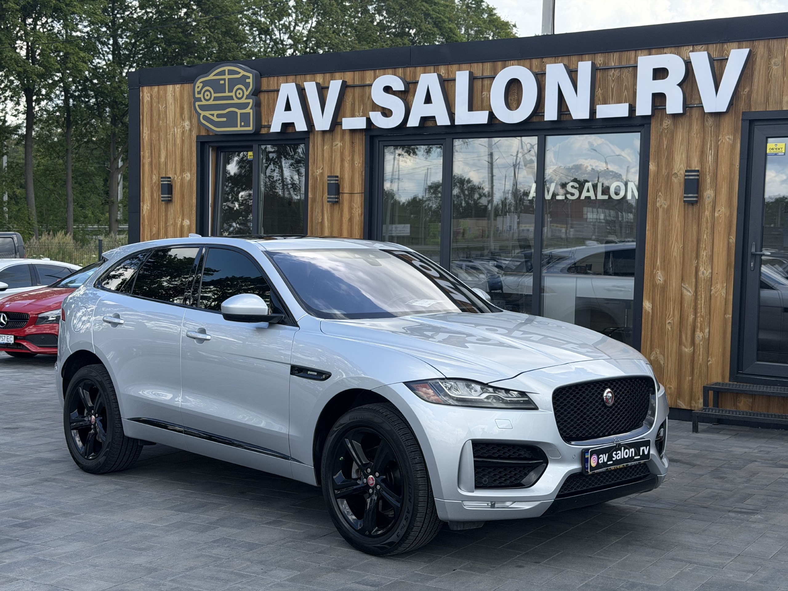 Jaguar F-Pace — фото 1