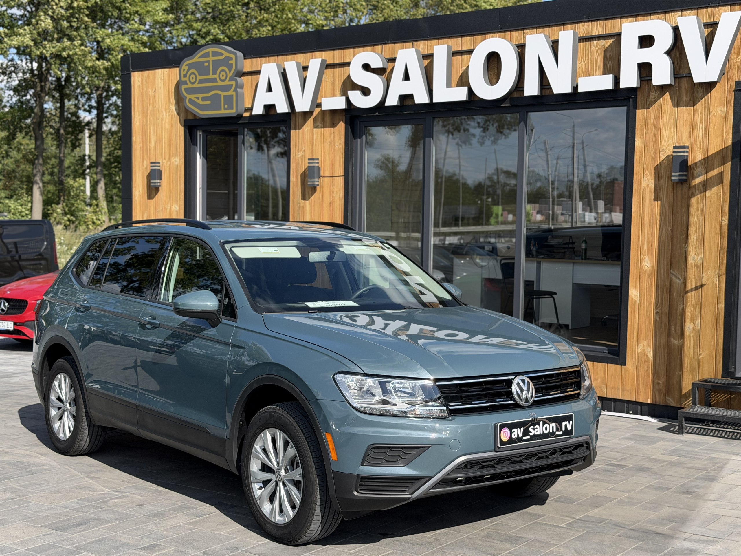 Volkswagen Tiguan — фото 1