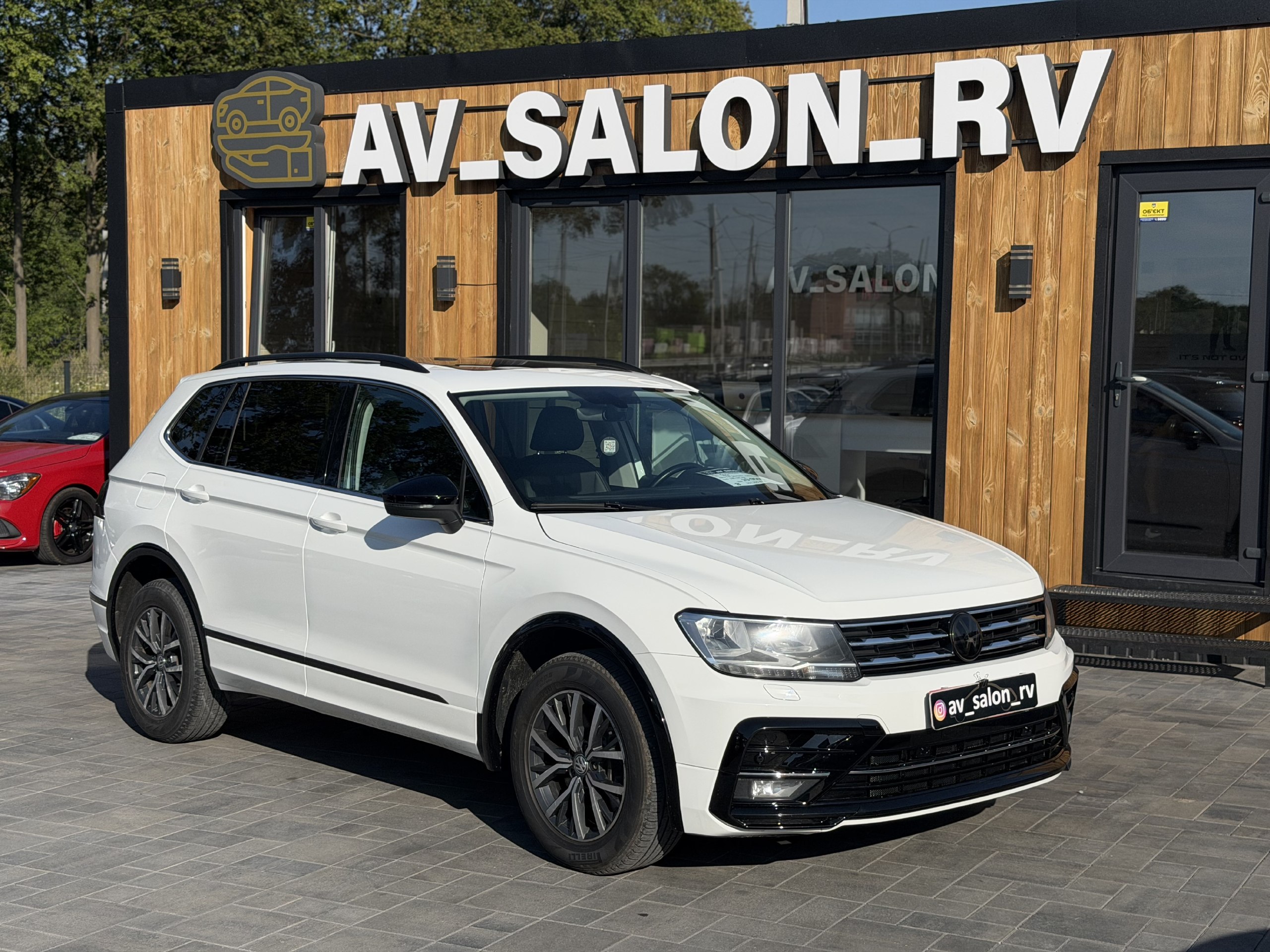 Volkswagen Tiguan — фото 1
