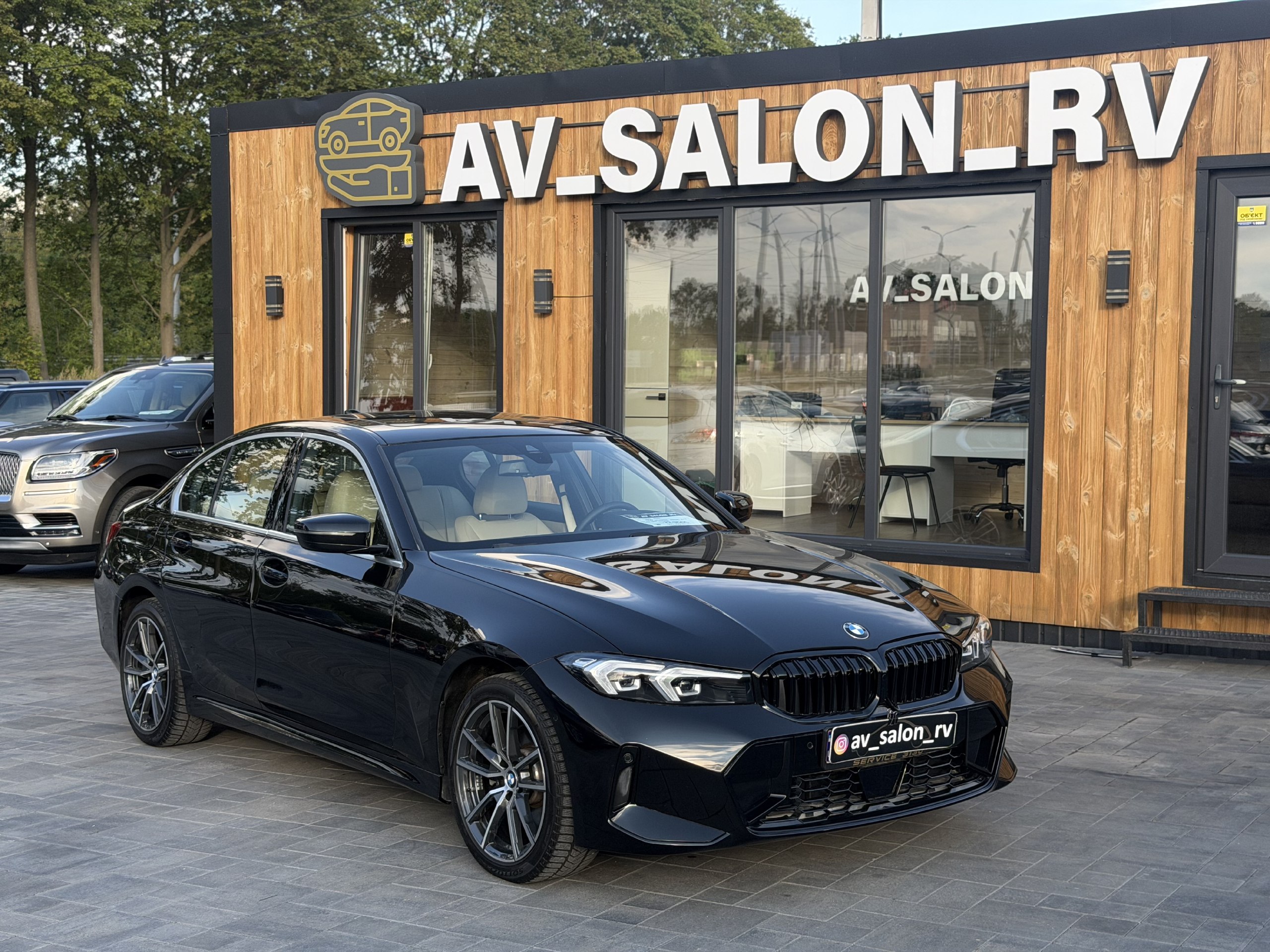 BMW 330i — фото 1