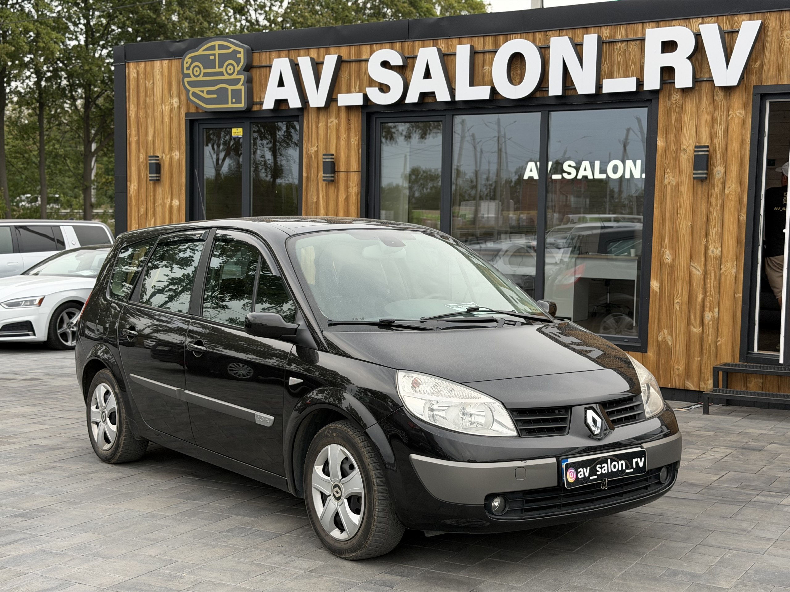 Renault Grand Scenic — фото 1