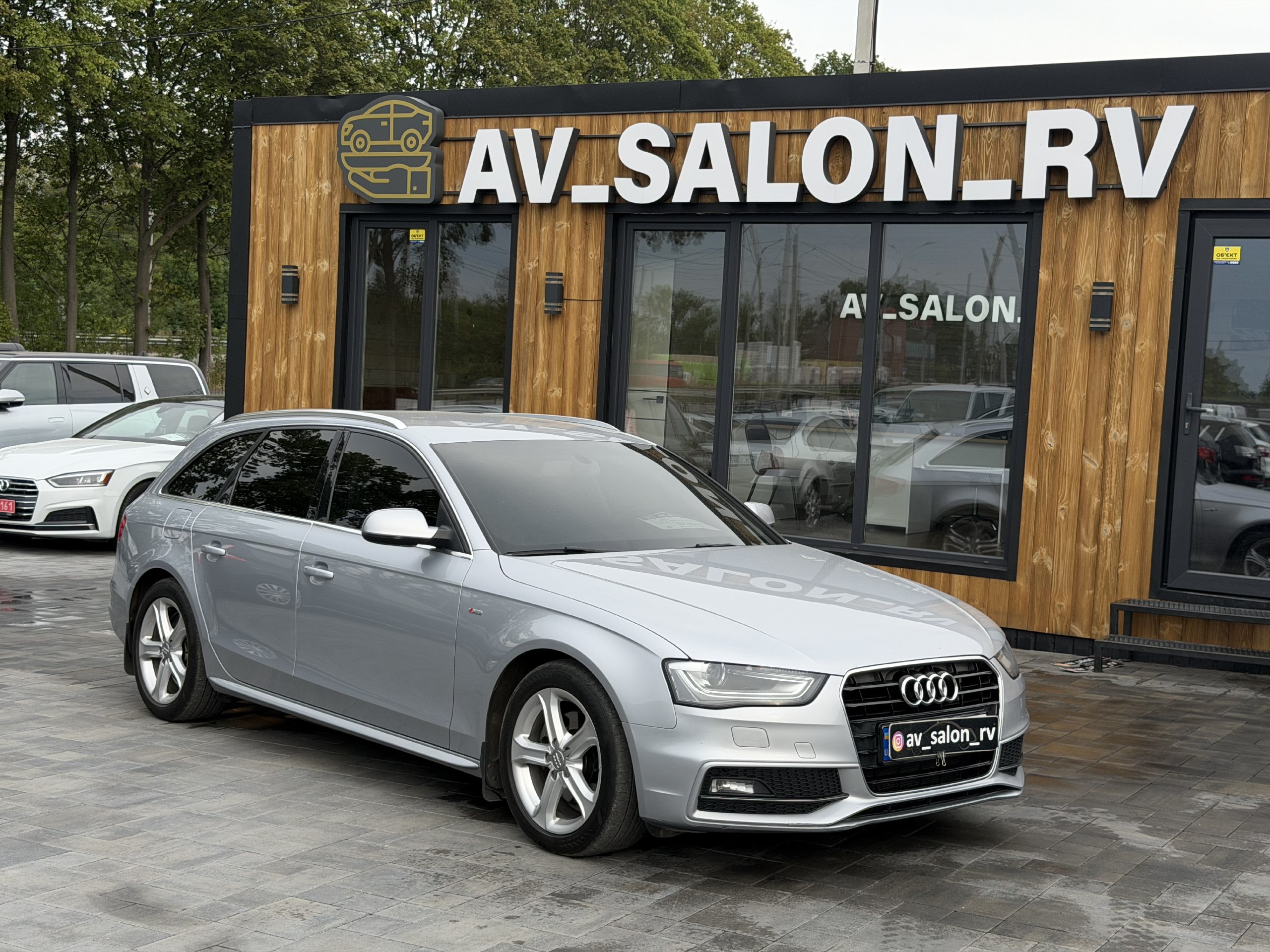 Audi A4 — фото 1