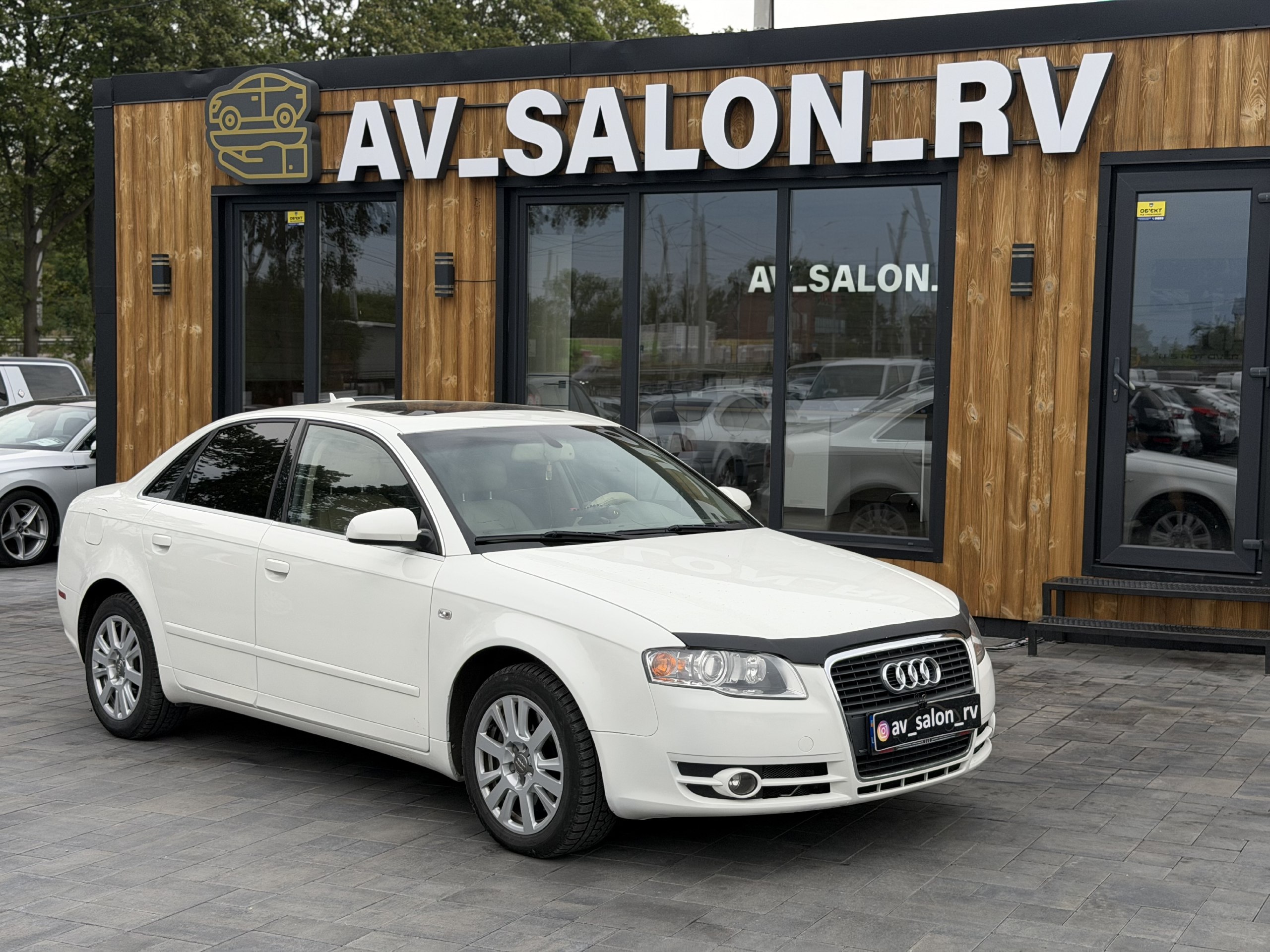 Audi A4 — фото 1
