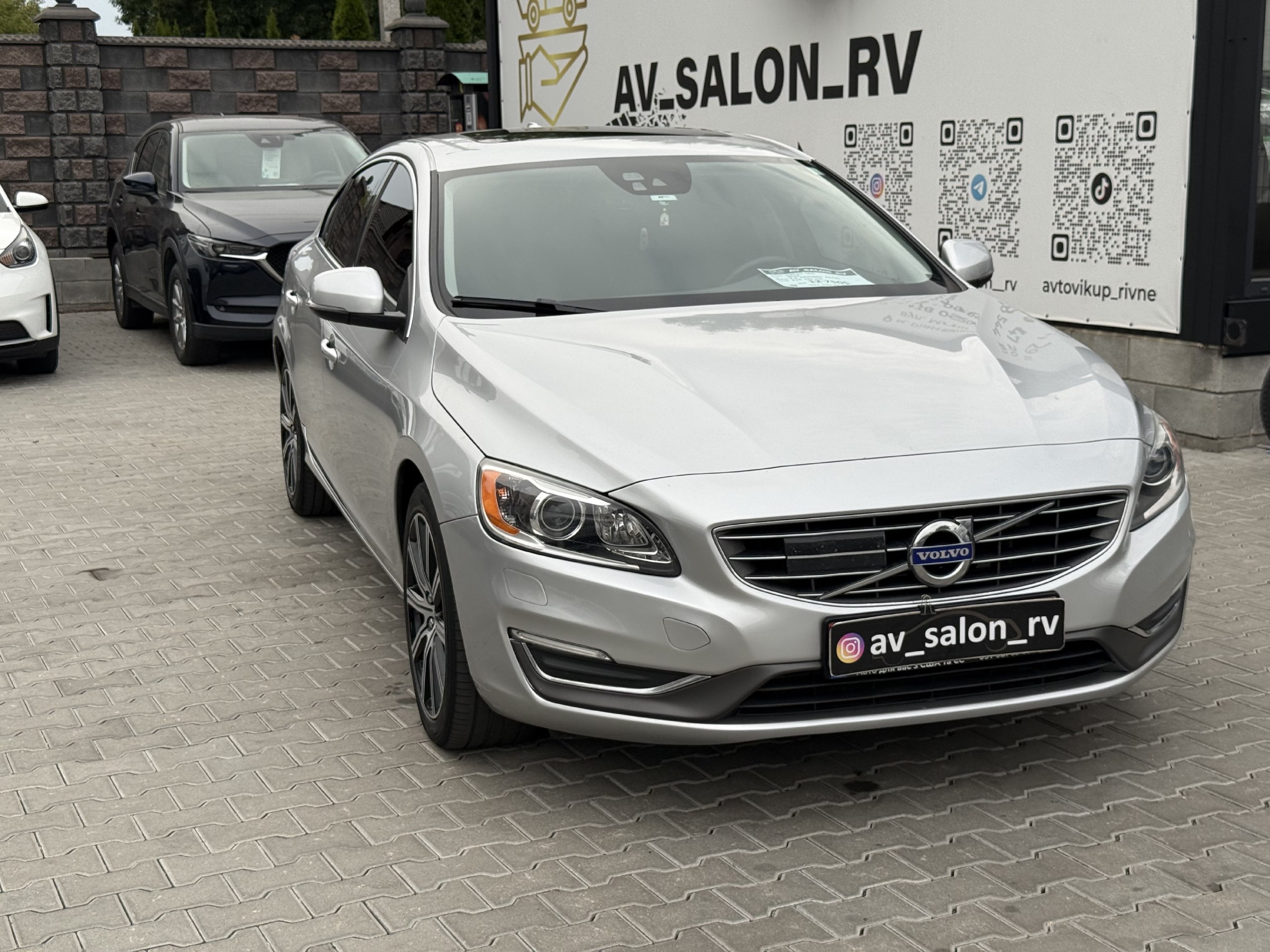 Volvo S60 — фото 1