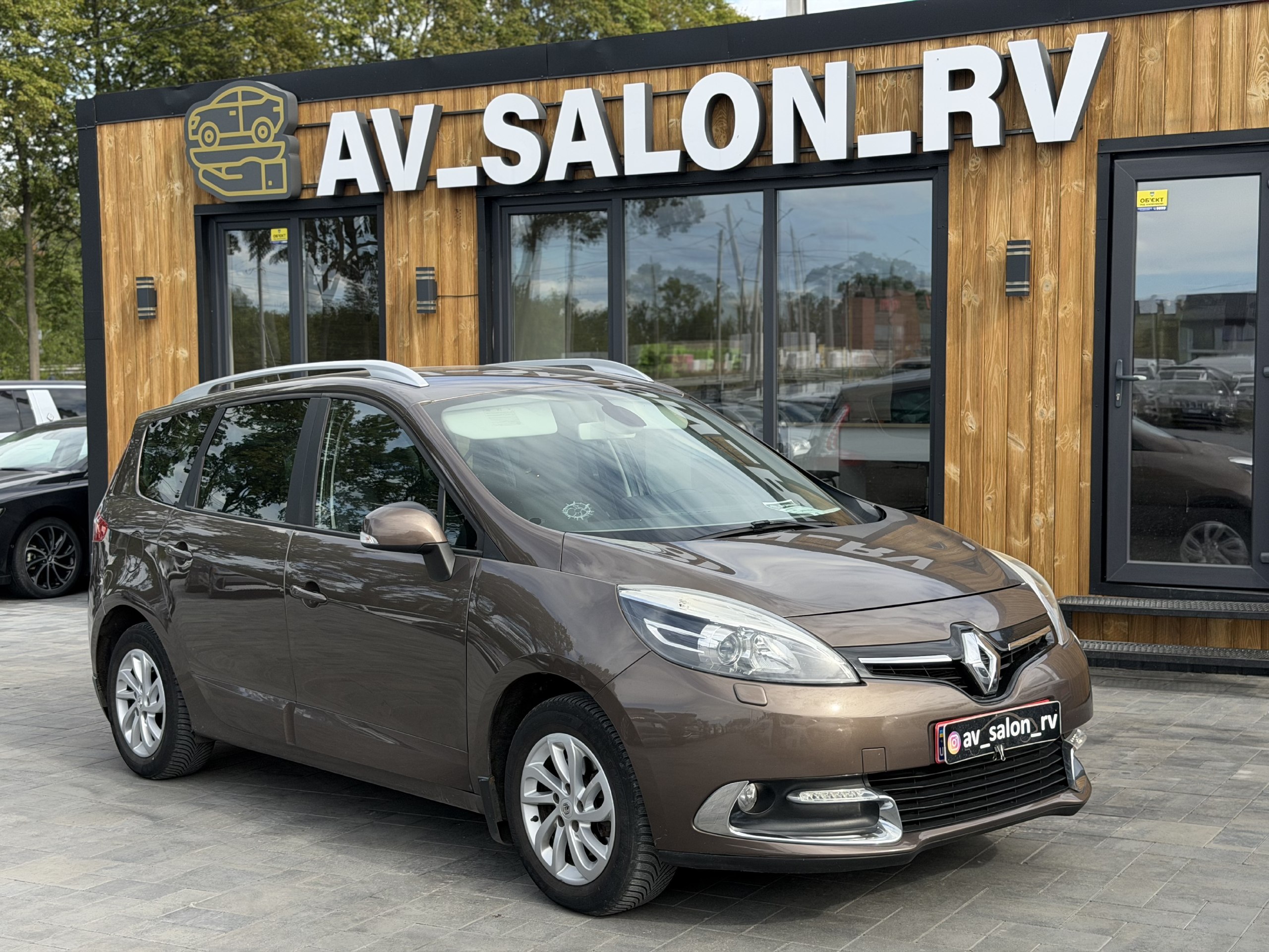Renault Grand Scenic — фото 1