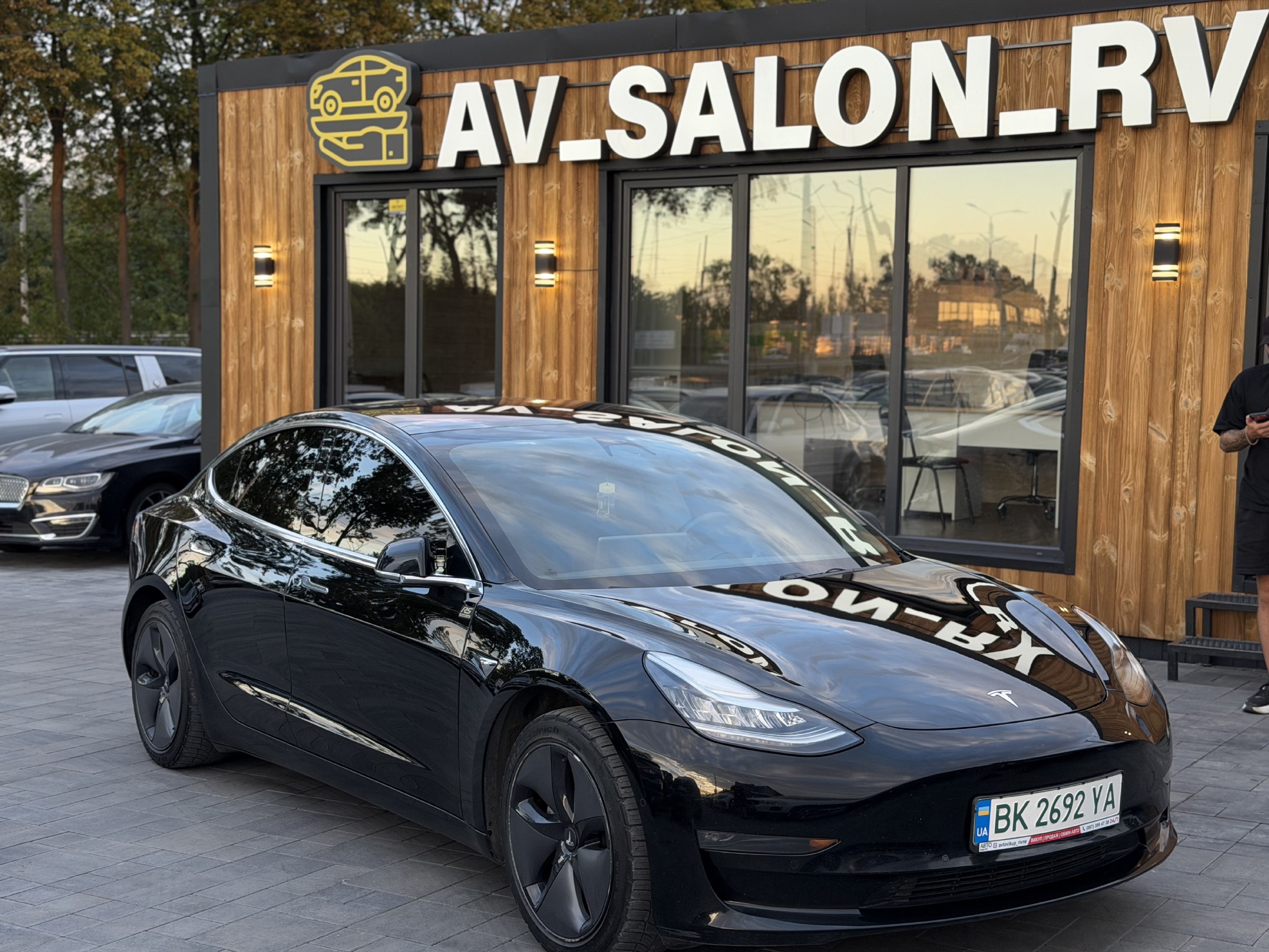 Tesla Model 3 — фото 1