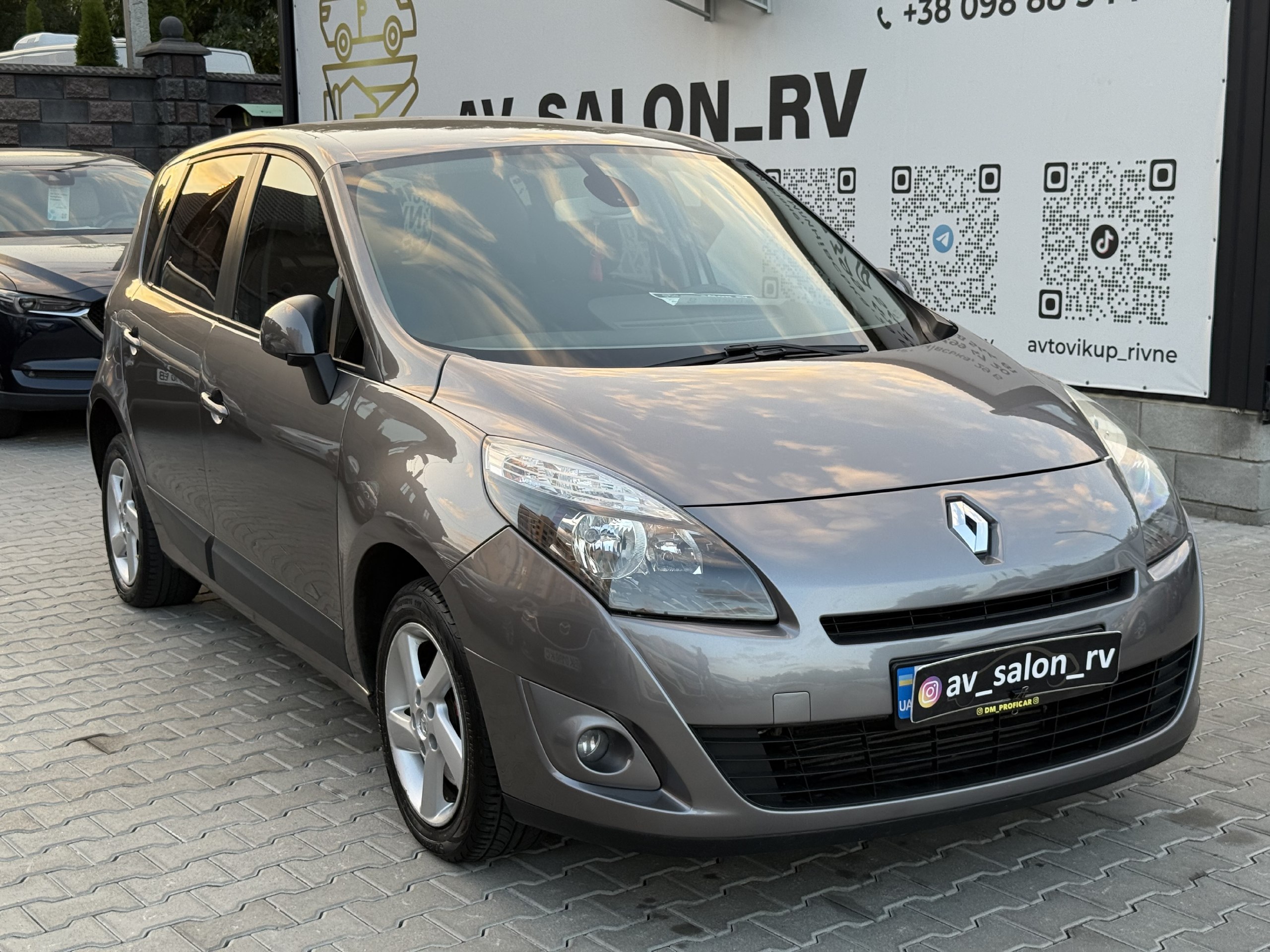 Renault Scenic — фото 1