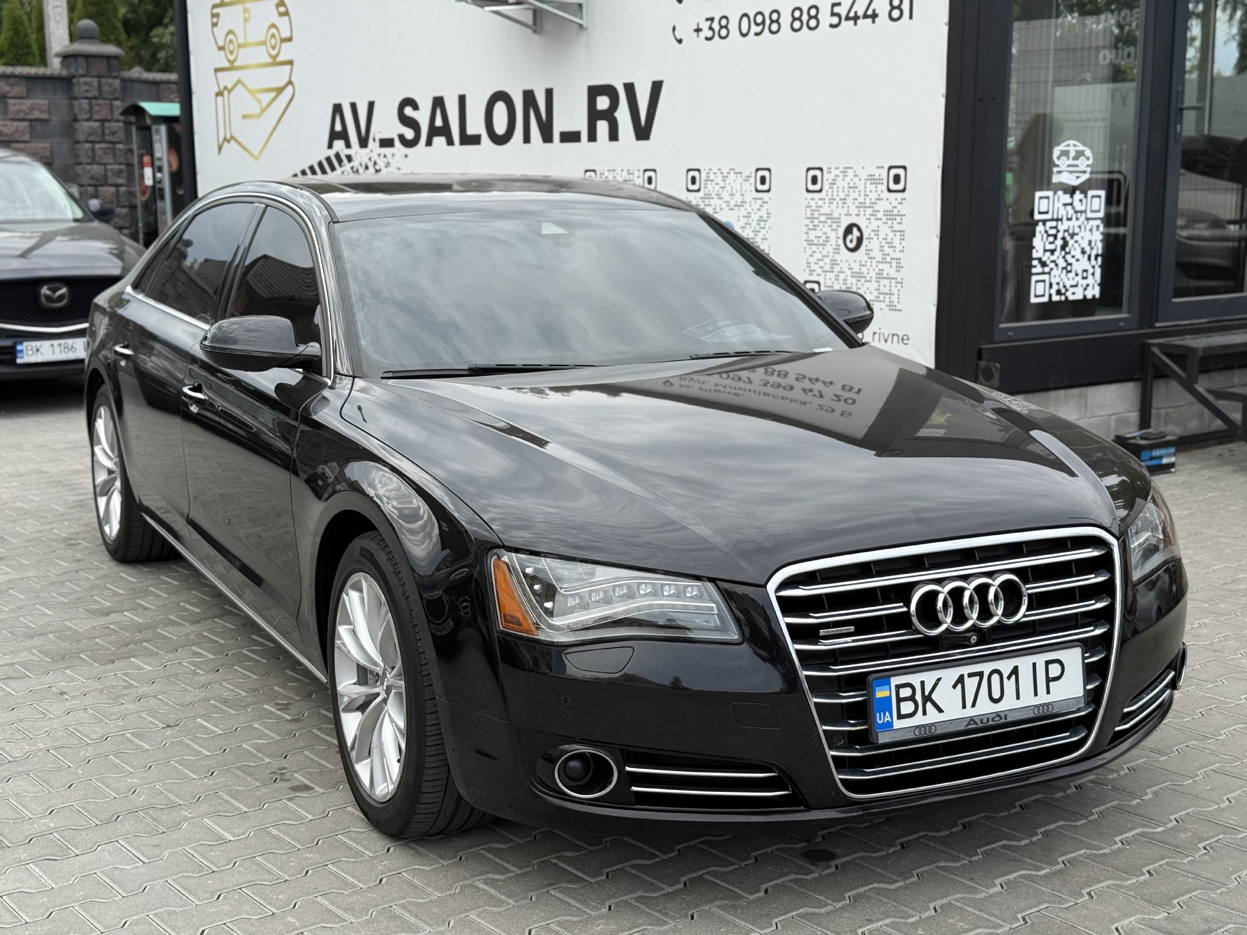 Audi A8 — фото 1