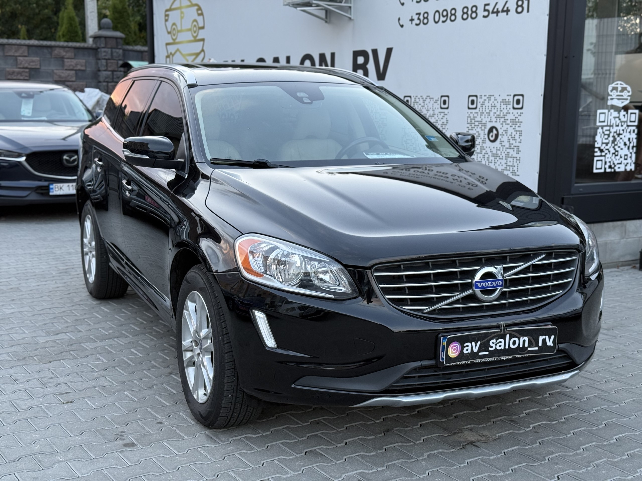 Volvo XC60 — фото 1