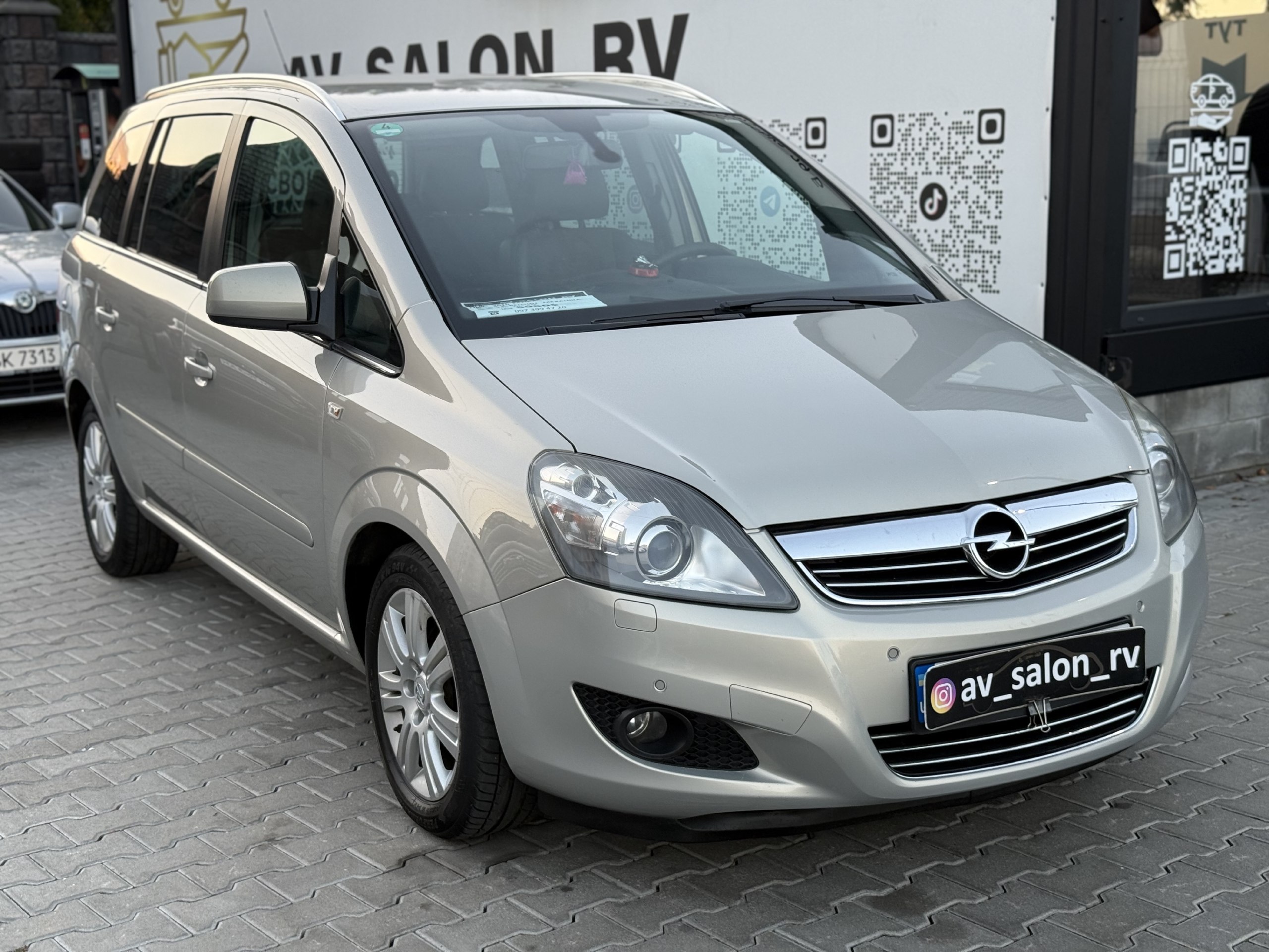 Opel Zafira — фото 1