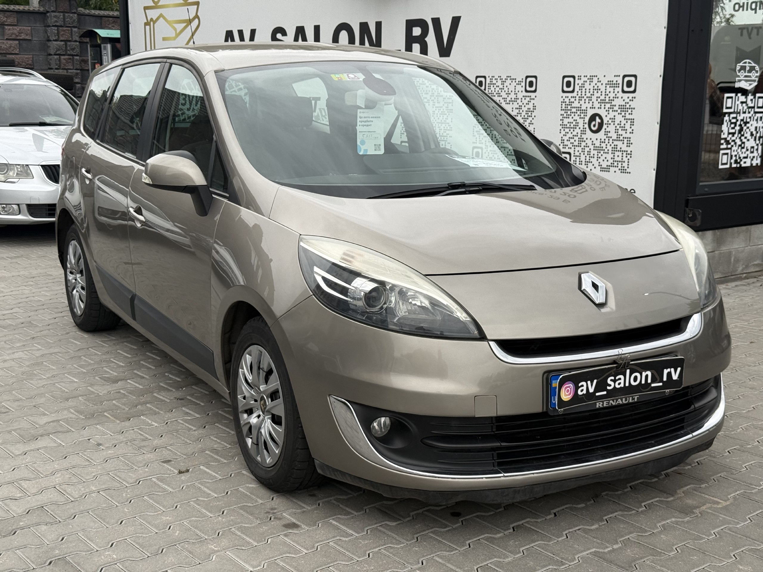 Renault Grand Scenic — фото 1
