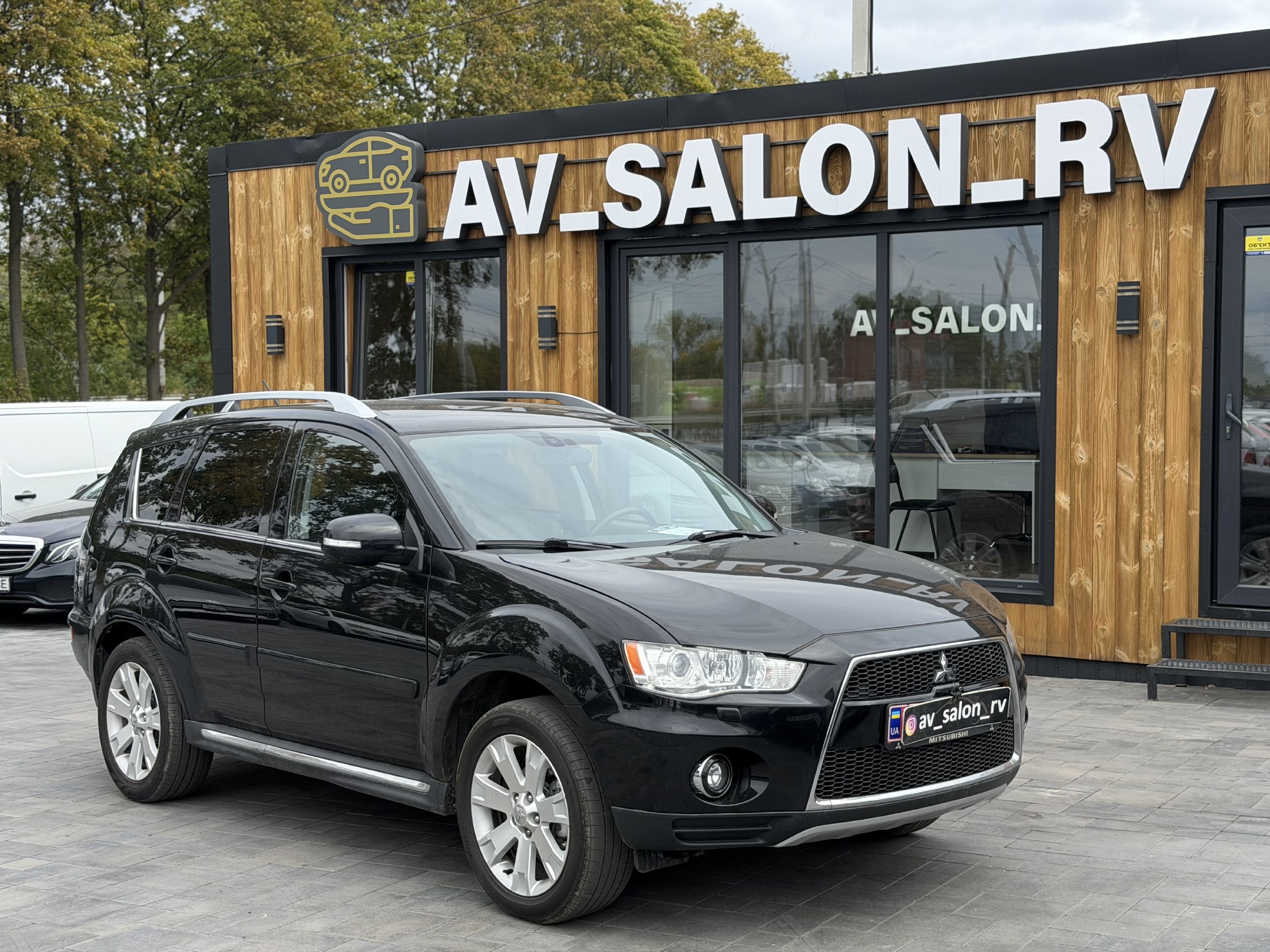 Mitsubishi Outlander — фото 1