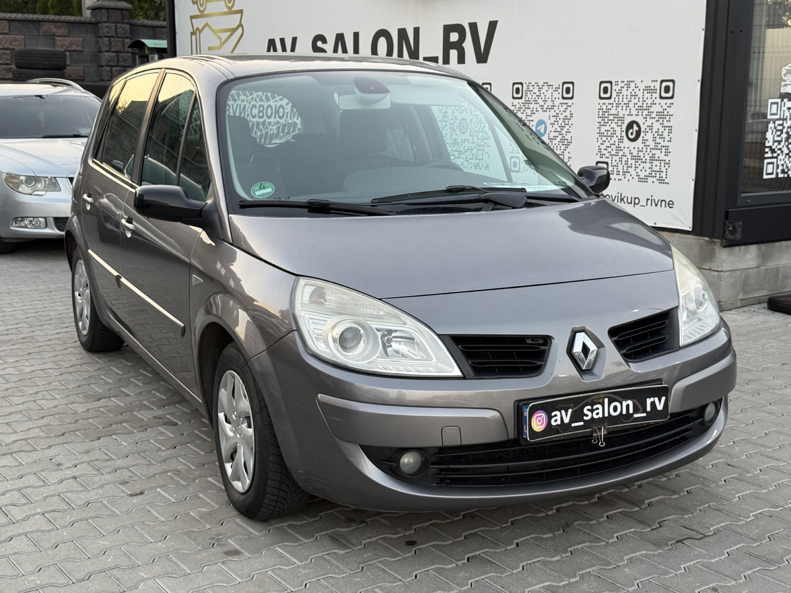 Renault Scenic — фото 1