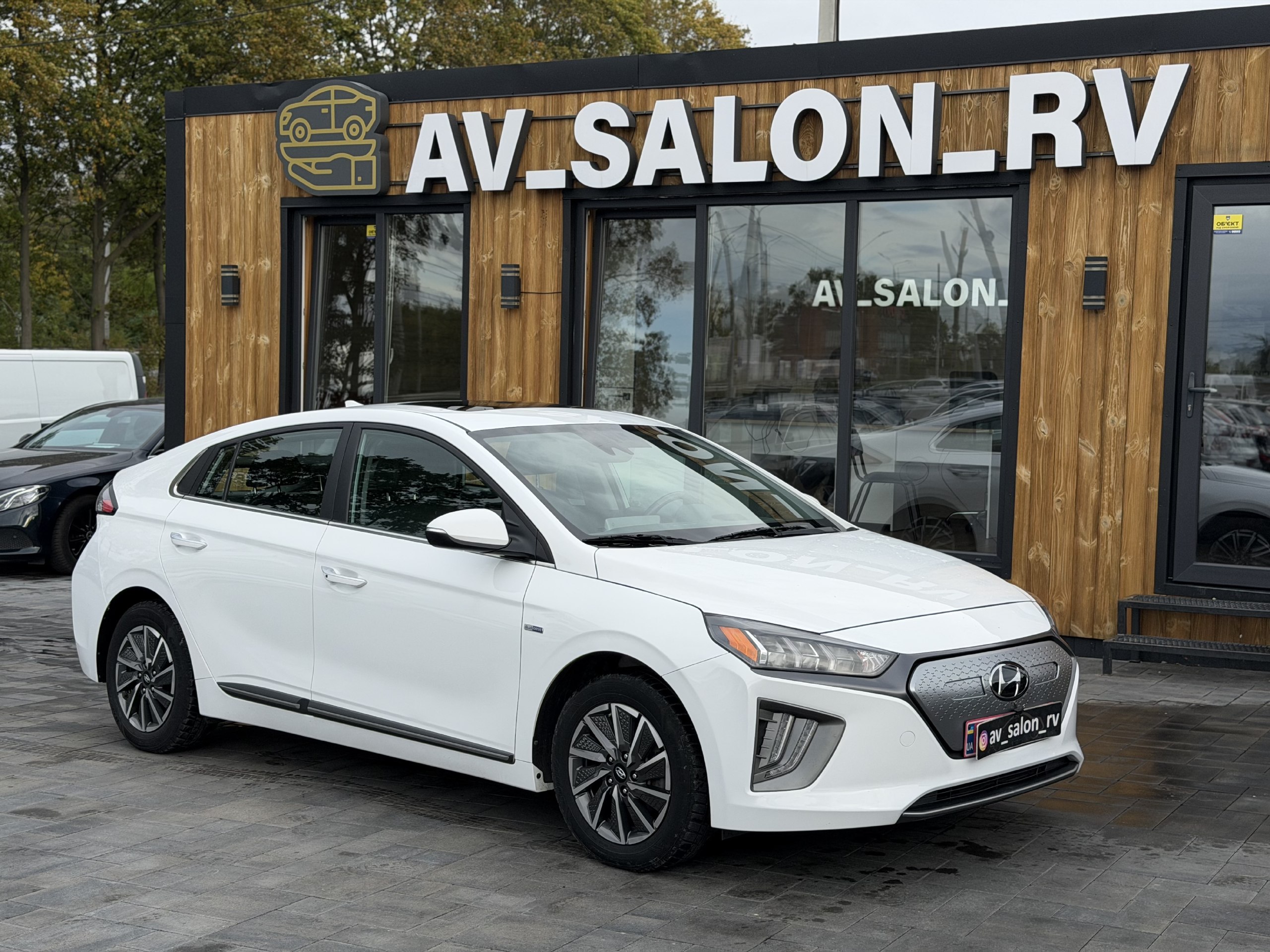 Hyundai Ioniq — фото 1