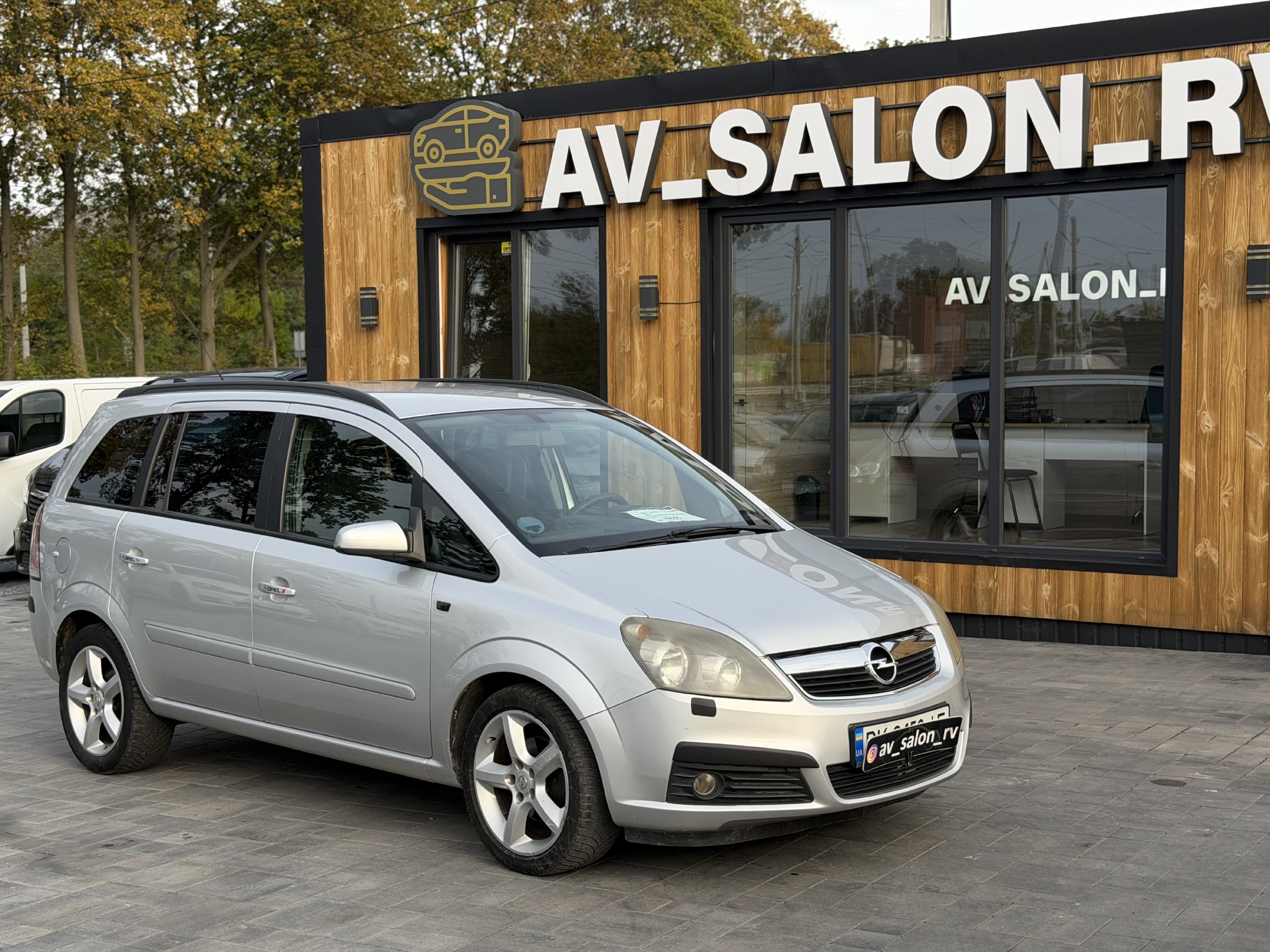 Opel Zafira — фото 1