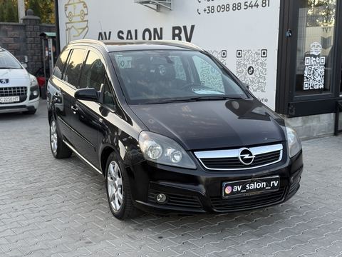 Opel Zafira — фото 1