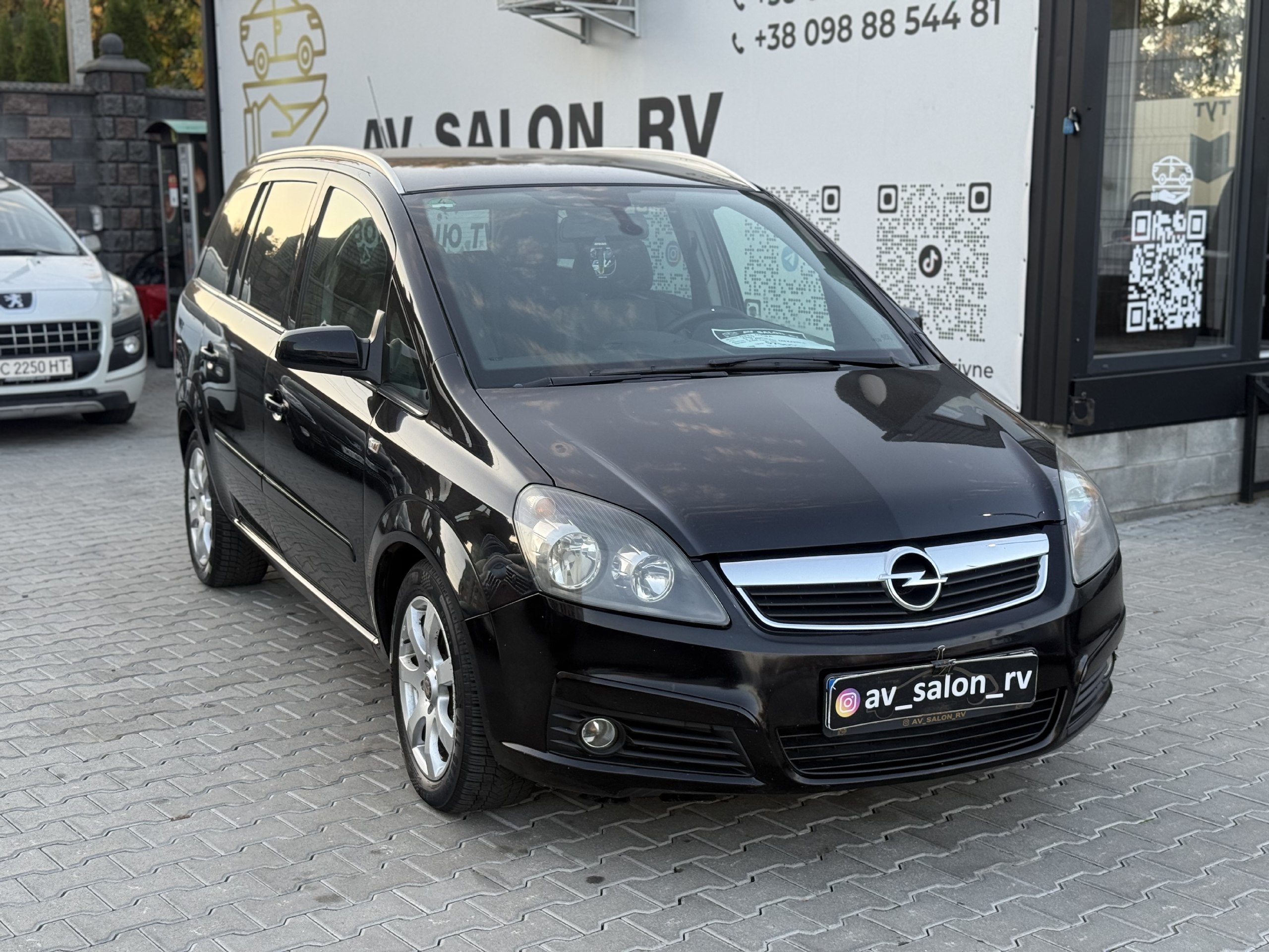 Opel Zafira — фото 1