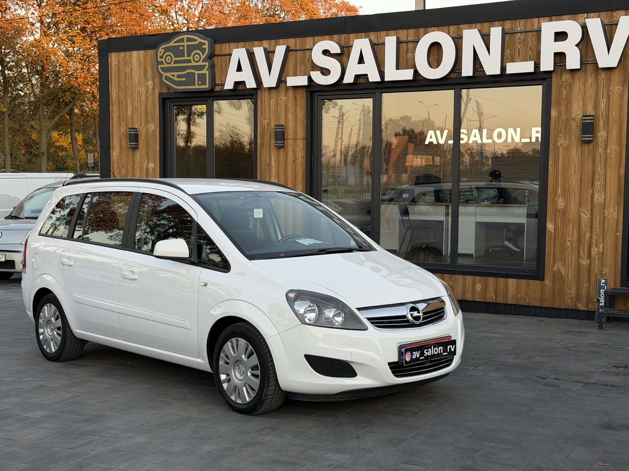 Opel Zafira — фото 1