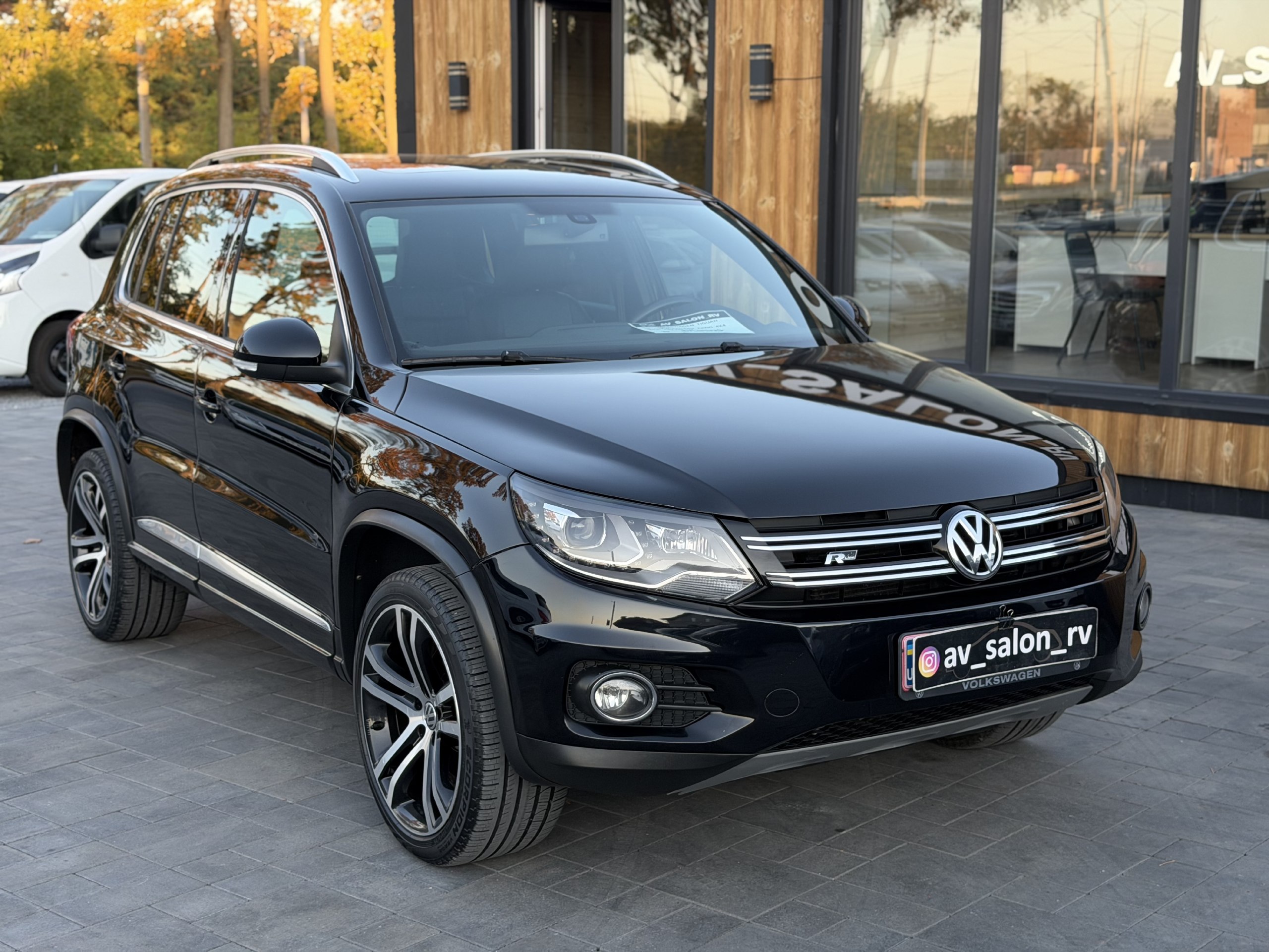 Volkswagen Tiguan — фото 1