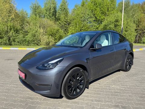 Tesla Y Long Range Dual