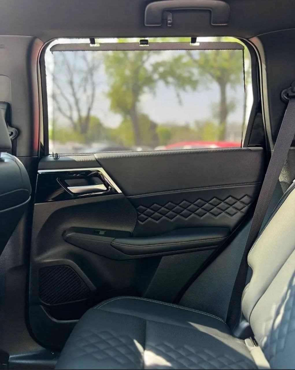 Mitsubishi Outlander PHEV 12.2024 — фото 1