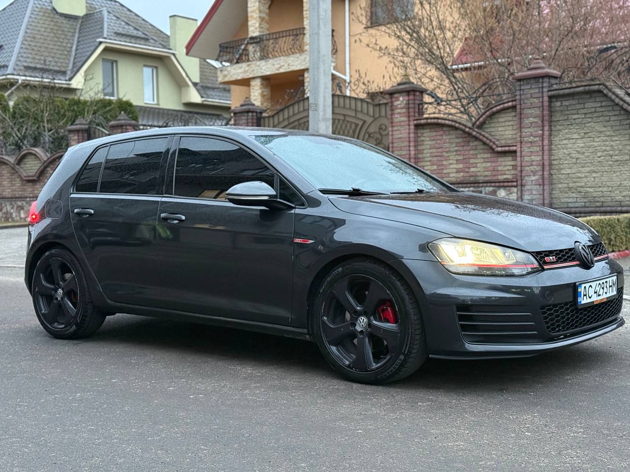 Volkswagen Golf GTI — фото 1