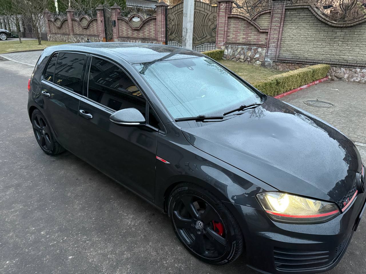 Volkswagen Golf GTI — фото 1