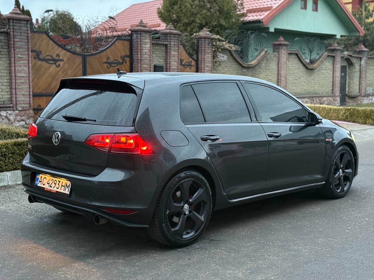 Volkswagen Golf GTI — фото 1