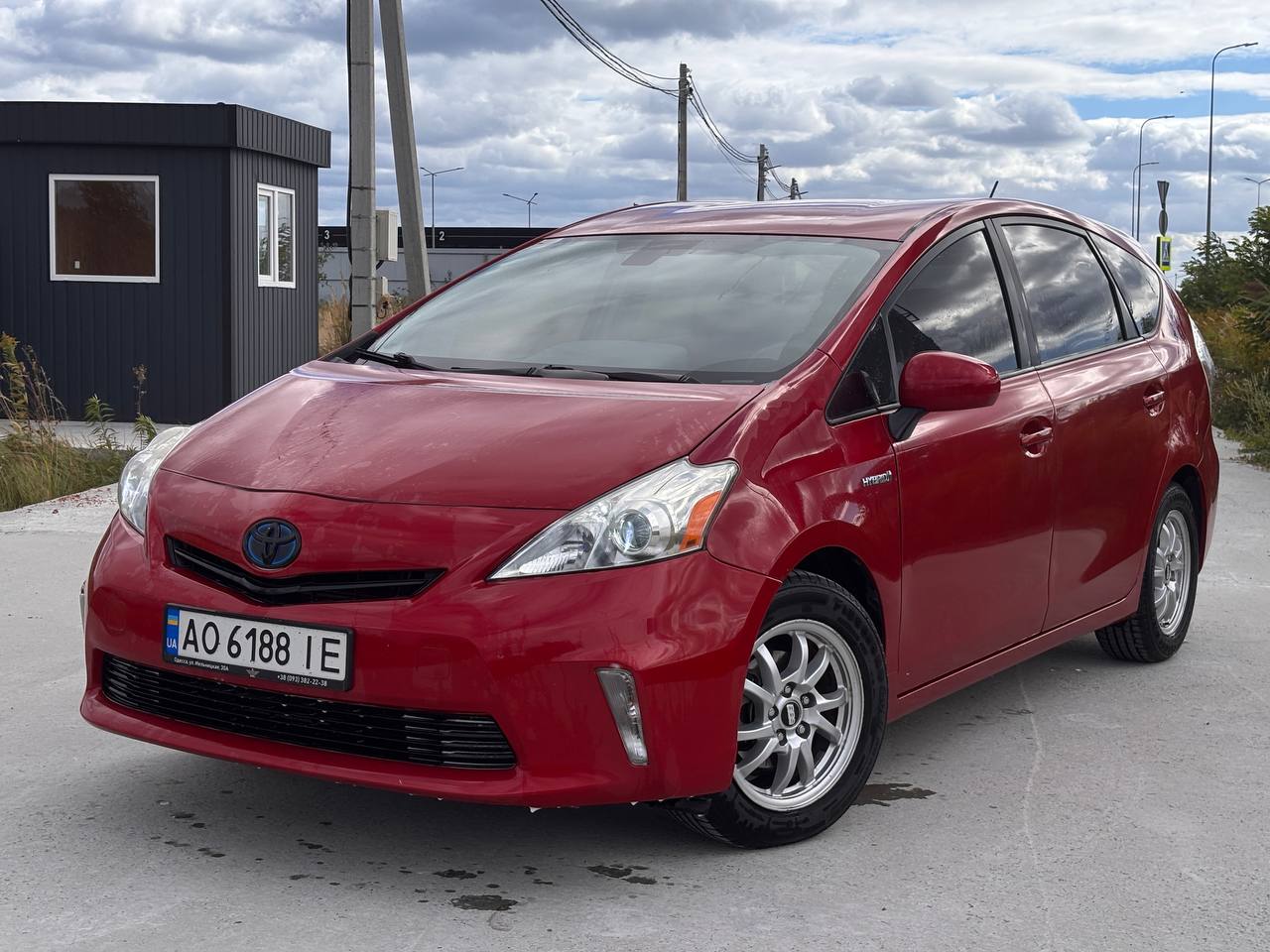 Toyota Prius v — фото 1