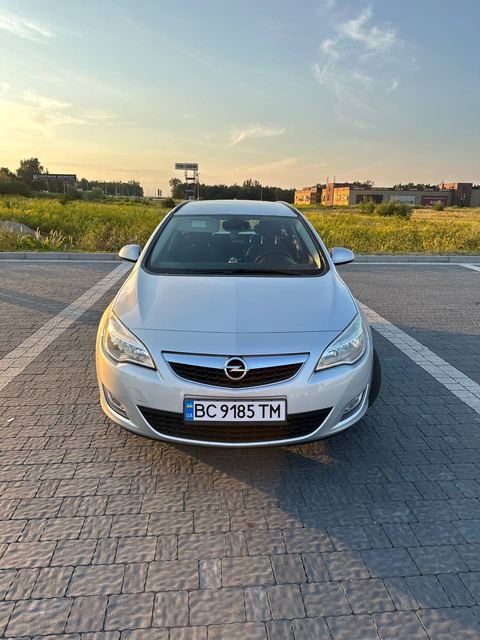 Opel astra j