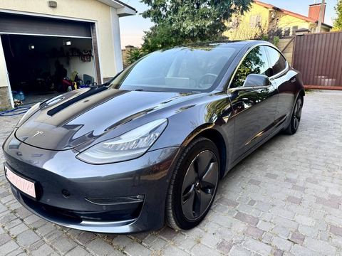 Tesla Model 3 — фото 1