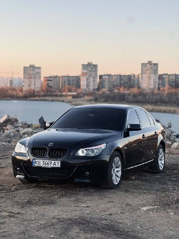 BMW 5 Series — фото 1