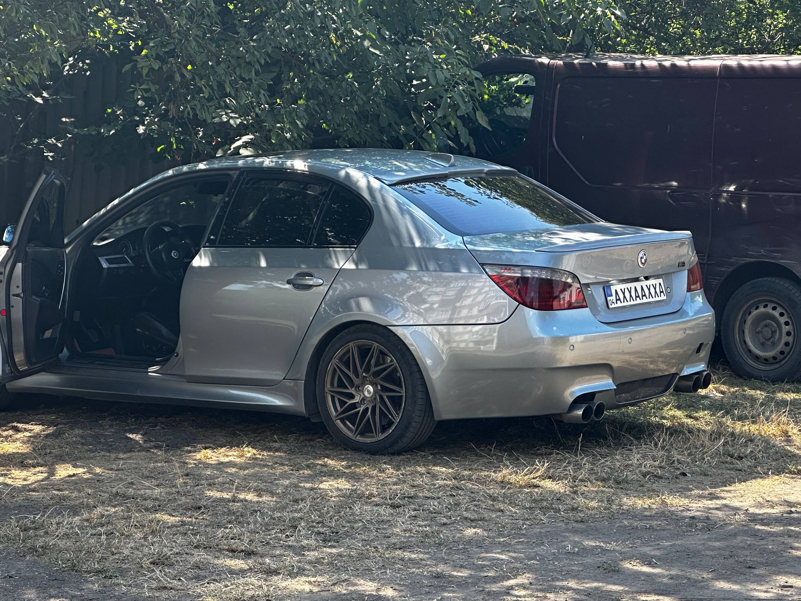 BMW 5 Series — фото 1