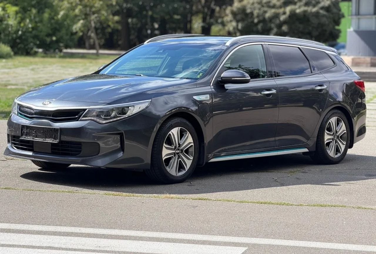 Kia Optima Plug-in — фото 1