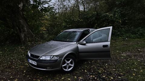 Opel Vectra B — фото 1