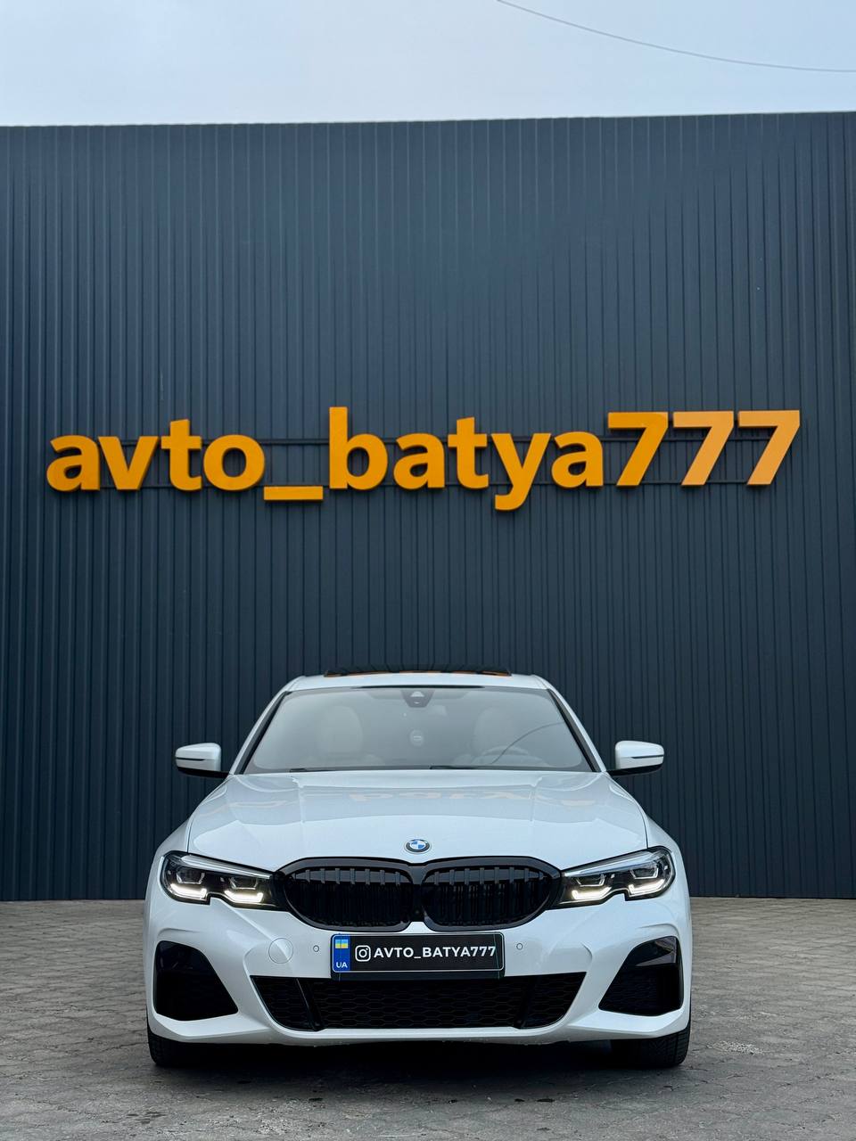 BMW 330i