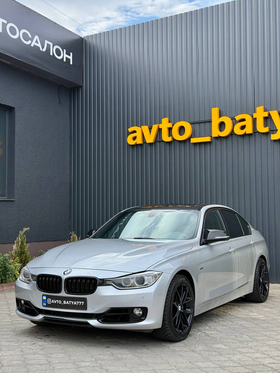 BMW 335i — фото 1