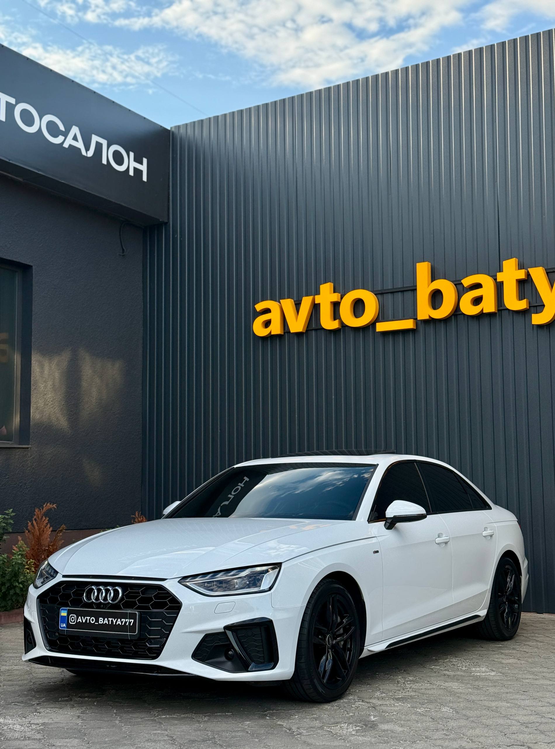 Audi A4 — фото 1
